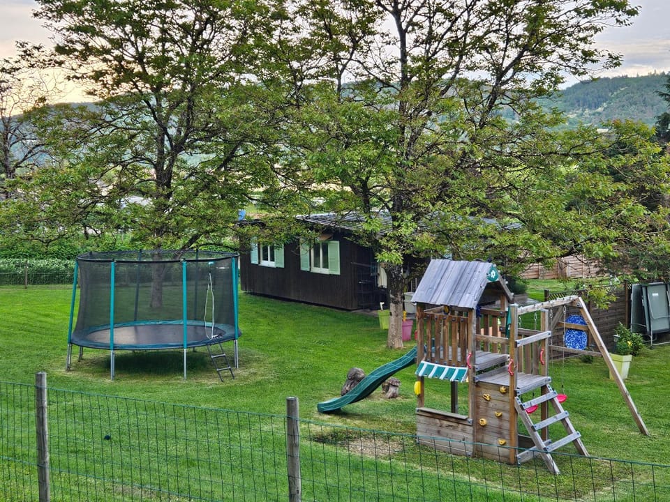 Chalet Vert 10 min à pied du centre ville d'Argentat-sur-Dordogne Chalet in Argentat-sur-Dordogne