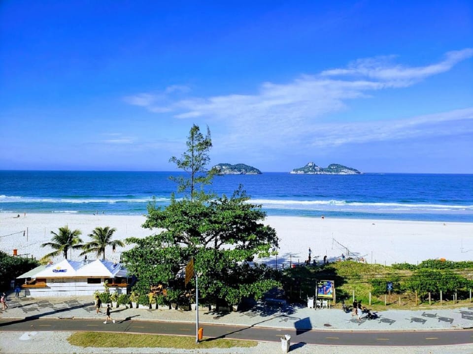 Bondai - Praia do Pepê, alto padrão, vista incrível, 4 quartos, hidromassagem Apartment in Rio de Janeiro