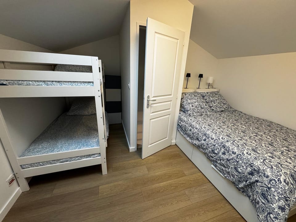 Bed, Photo of the whole room, Bedroom, bunk bed