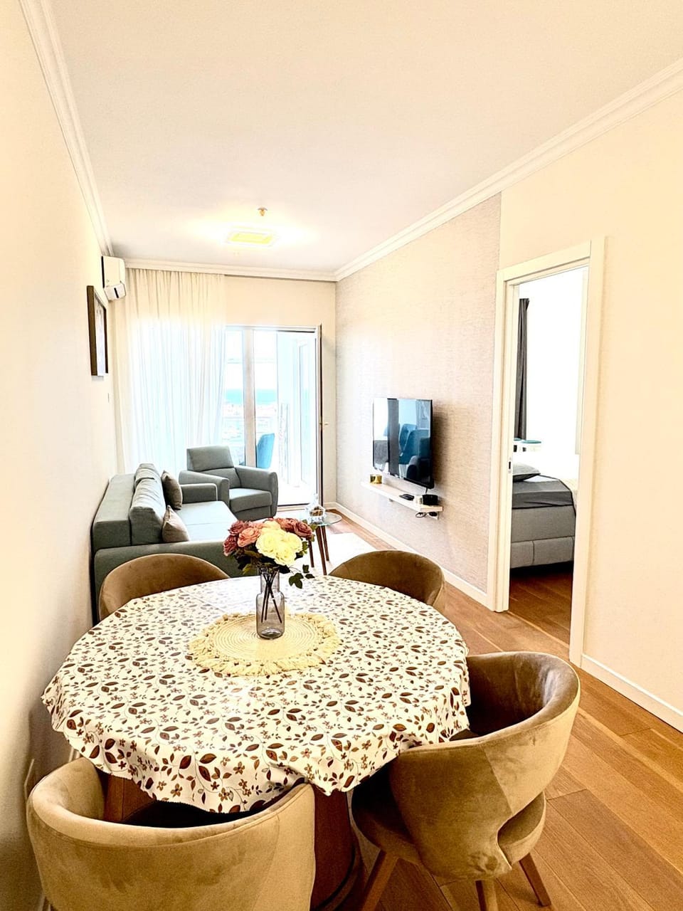 Living room, Dining area