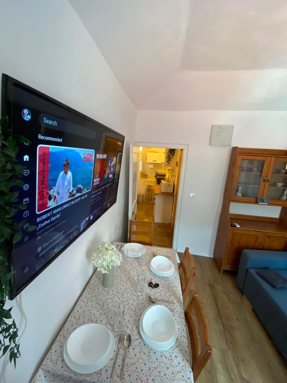 Bed, TV and multimedia, Living room, Photo of the whole room, Seating area, Dining area, Evening entertainment