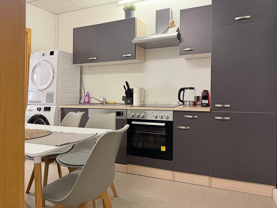 Kitchen or kitchenette, Dining area, dishwasher, oven, stove, toaster