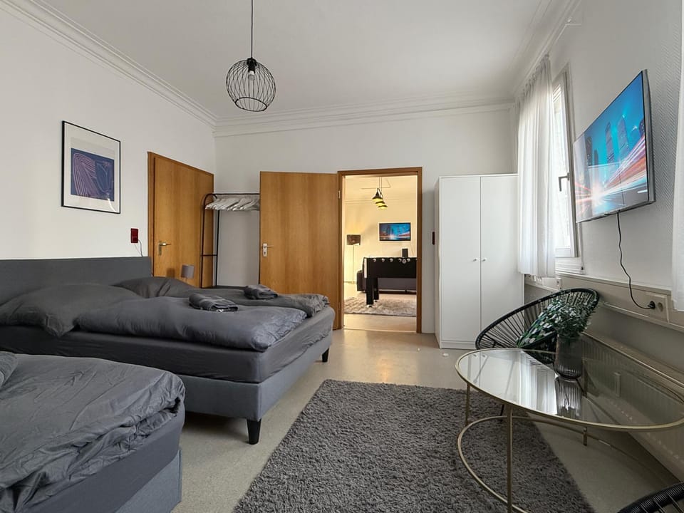 Communal lounge/ TV room, Bed, TV and multimedia, Living room, Photo of the whole room, Evening entertainment, Bedroom