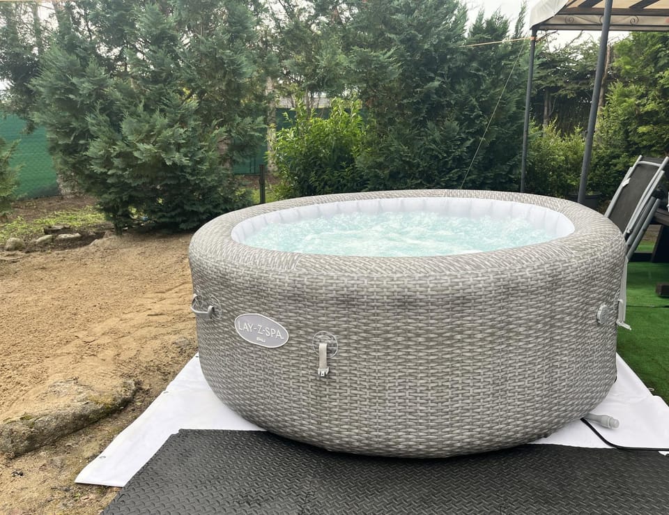 Hot Tub, Swimming pool