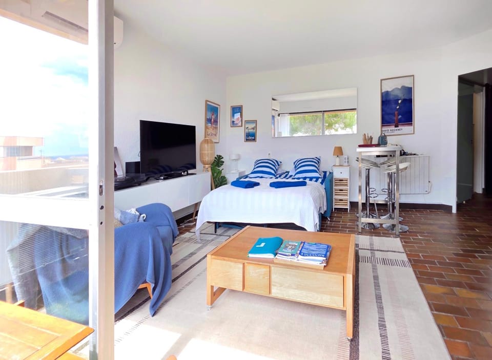 Living room, Sea view
