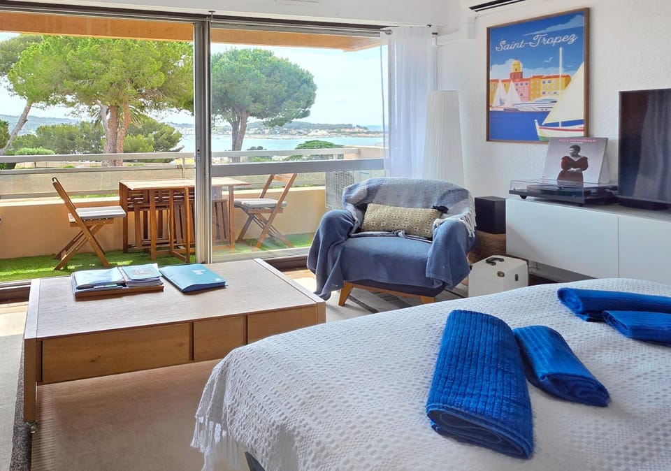 Living room, Sea view