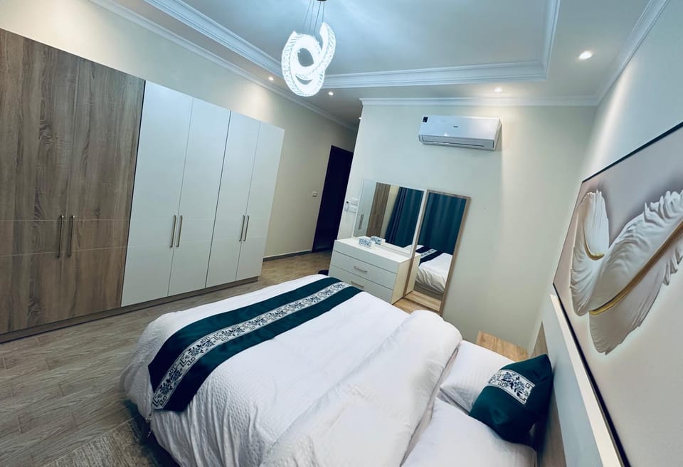 Bed, Photo of the whole room, air conditioner
