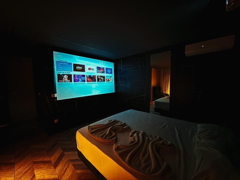 TV and multimedia, Photo of the whole room