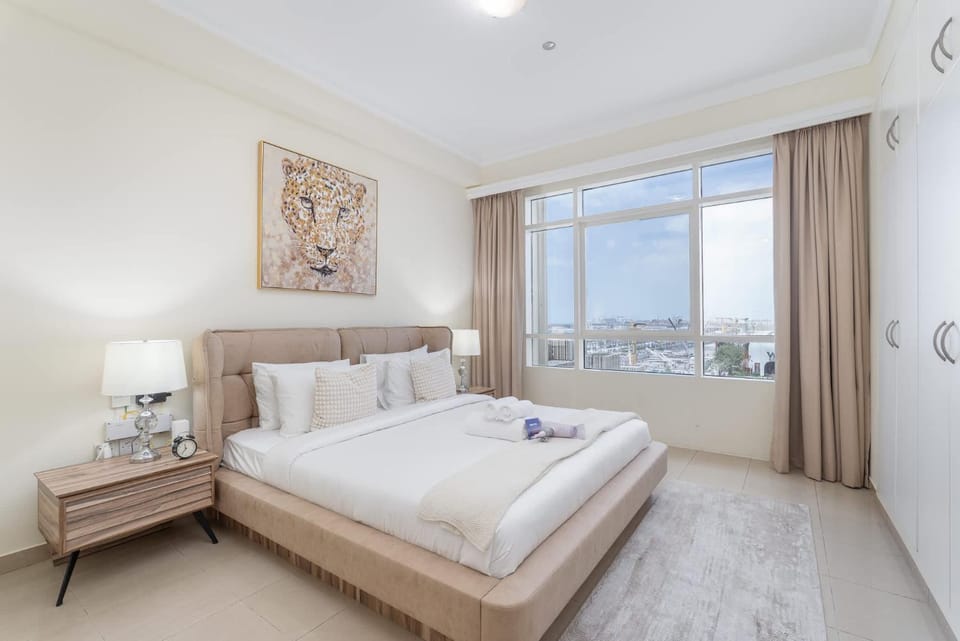 Free housekeeping visits during your stay - StayShort - 1 Bedroom in Dubai Marina with Stunning Ain Dubai View Apartment in Dubai