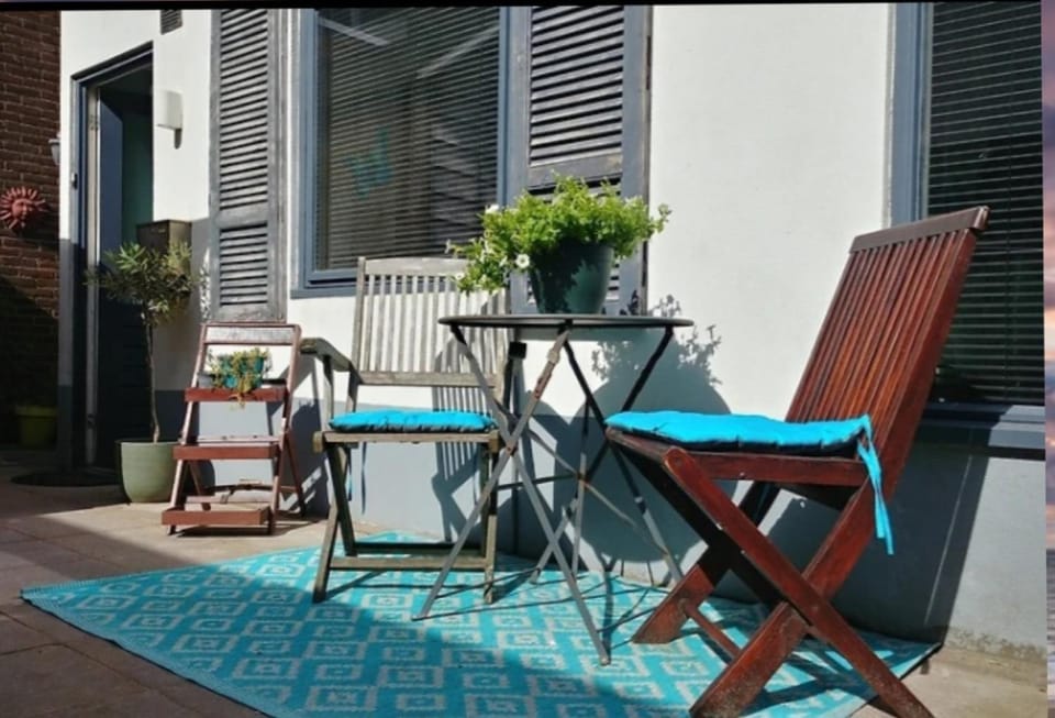Property building, Patio, Garden, Balcony/Terrace
