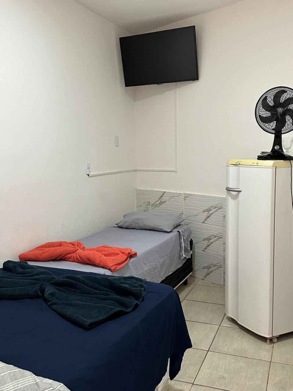 Bed, TV and multimedia, Photo of the whole room
