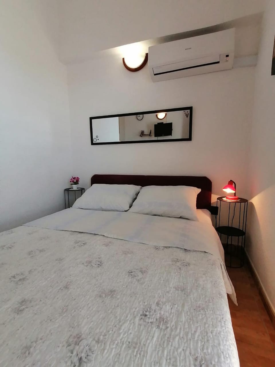 Bed, Bedroom, air conditioner