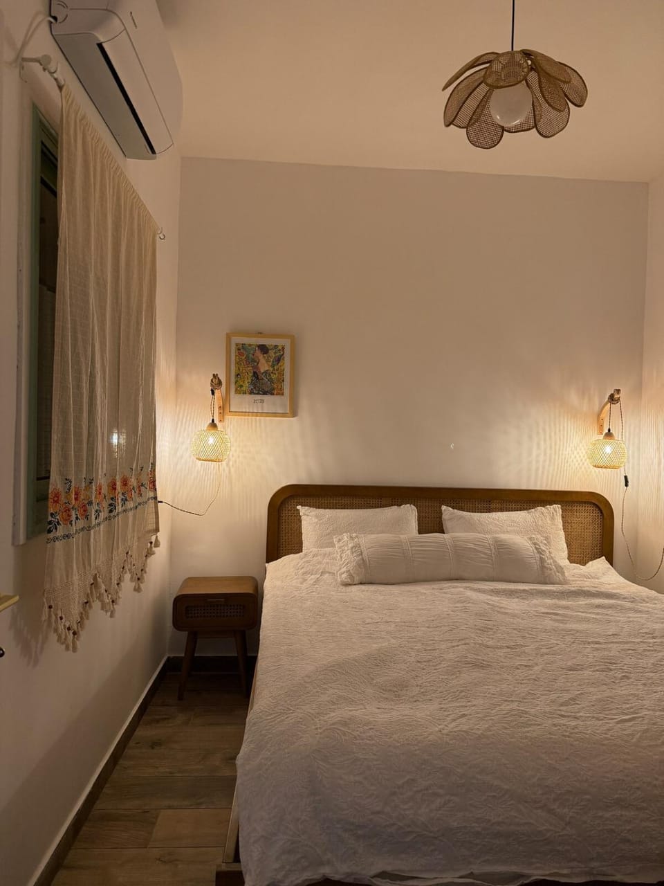 Bed, Photo of the whole room, Bedroom, air conditioner