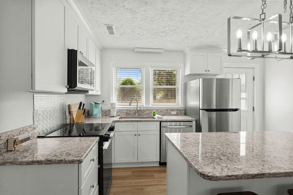 Dunecrest Cottage - Beach Nearby House in North Myrtle Beach