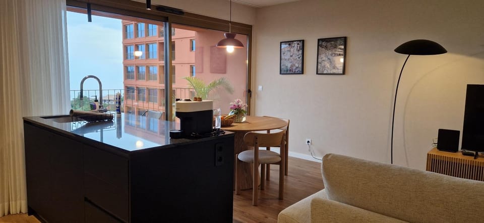 Dining area, kitchen