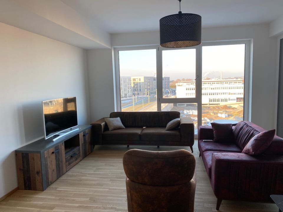 Communal lounge/ TV room, TV and multimedia, Living room, Seating area, Evening entertainment