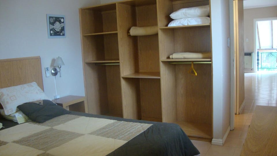 Photo of the whole room, Decorative detail