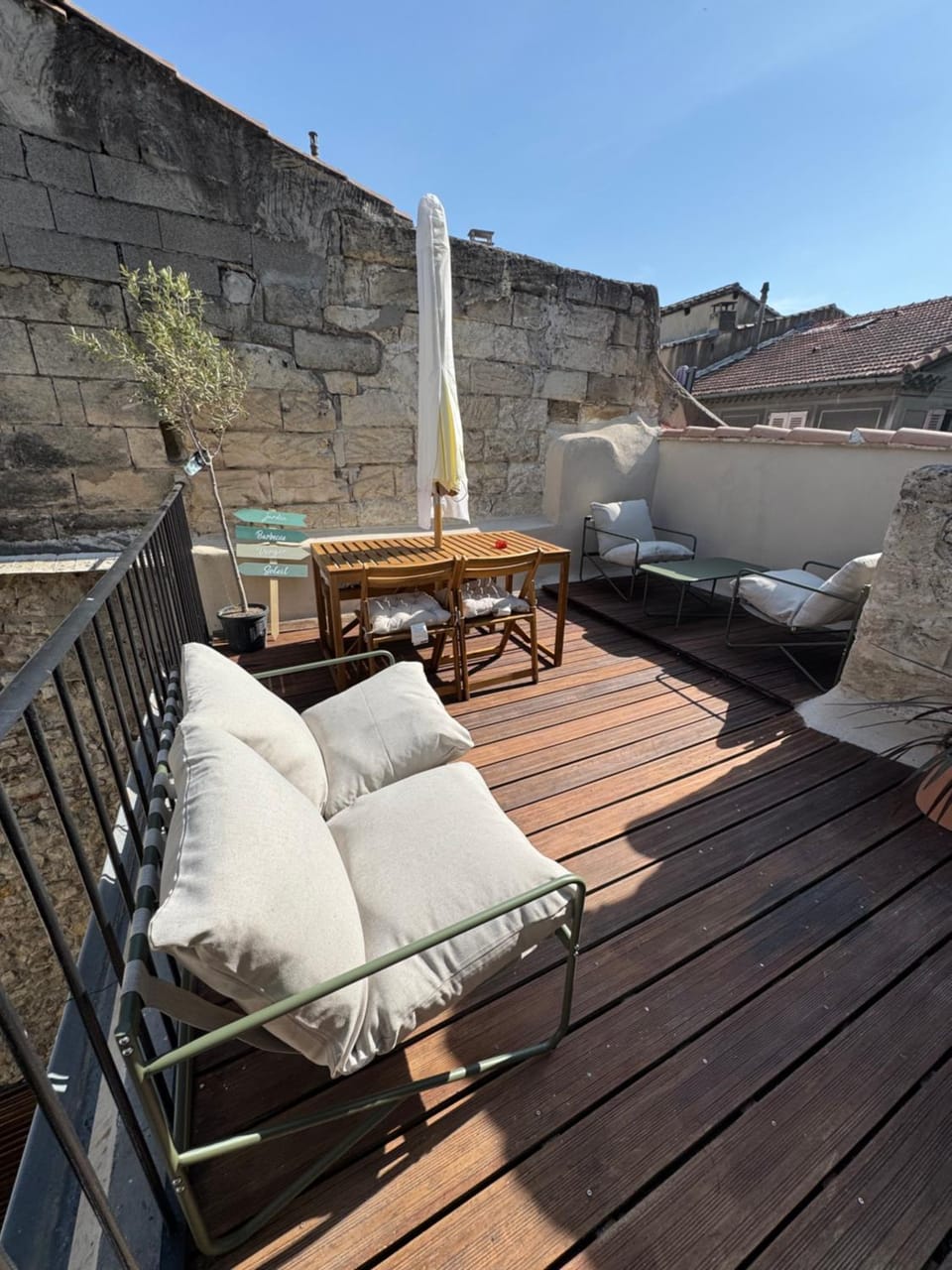 View (from property/room), Balcony/Terrace, Dining area