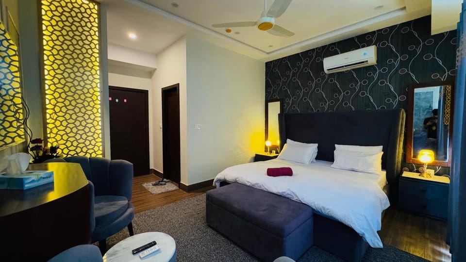 Bed, TV and multimedia, Bedroom, wardrobe, air conditioner