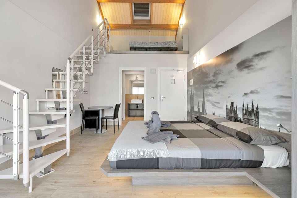 Bed, Bathroom, TV and multimedia, Photo of the whole room, Bedroom