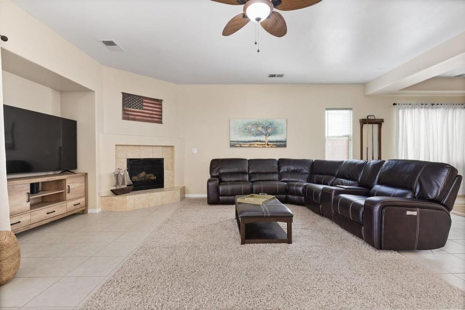 TV and multimedia, Living room, Seating area, Evening entertainment