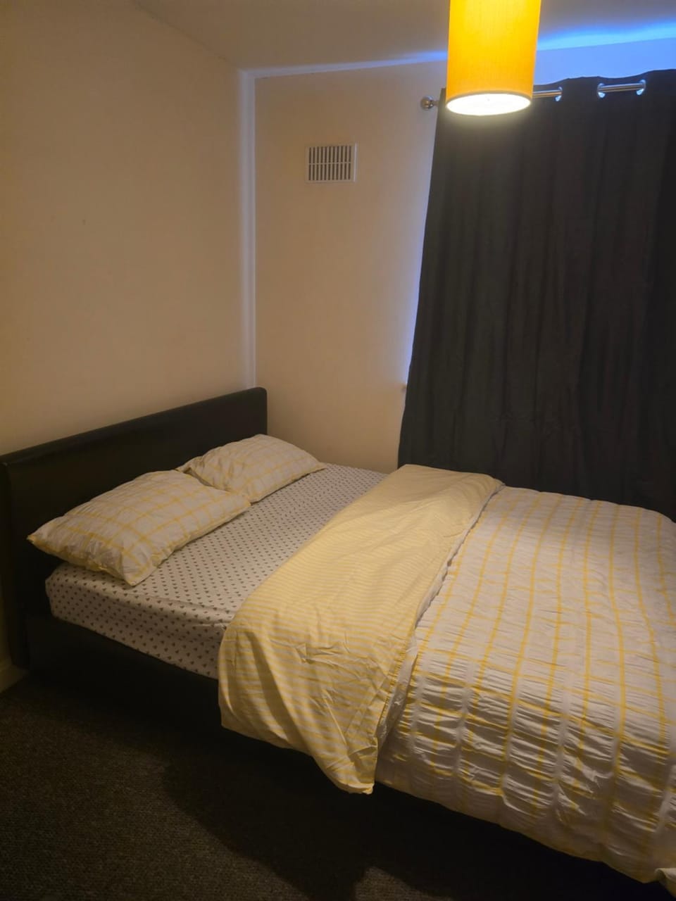 Cozy room in Wolverhampton city centre Vacation rental in Wolverhampton