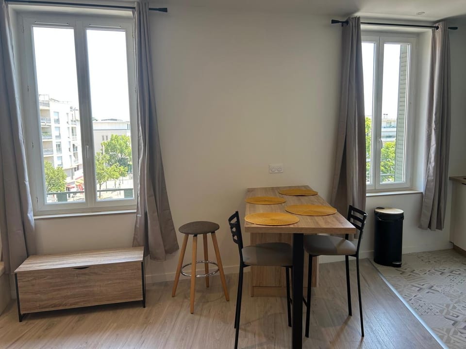 Studio indépendant climatisé à Lyon 8 Apartment in Lyon