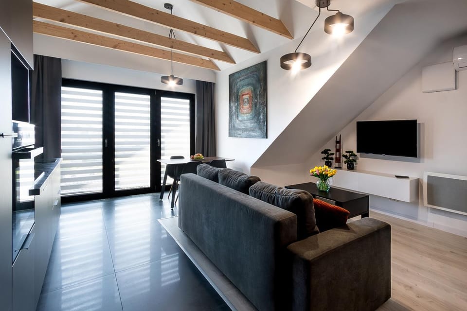 TV and multimedia, Kitchen or kitchenette, Living room, air conditioner