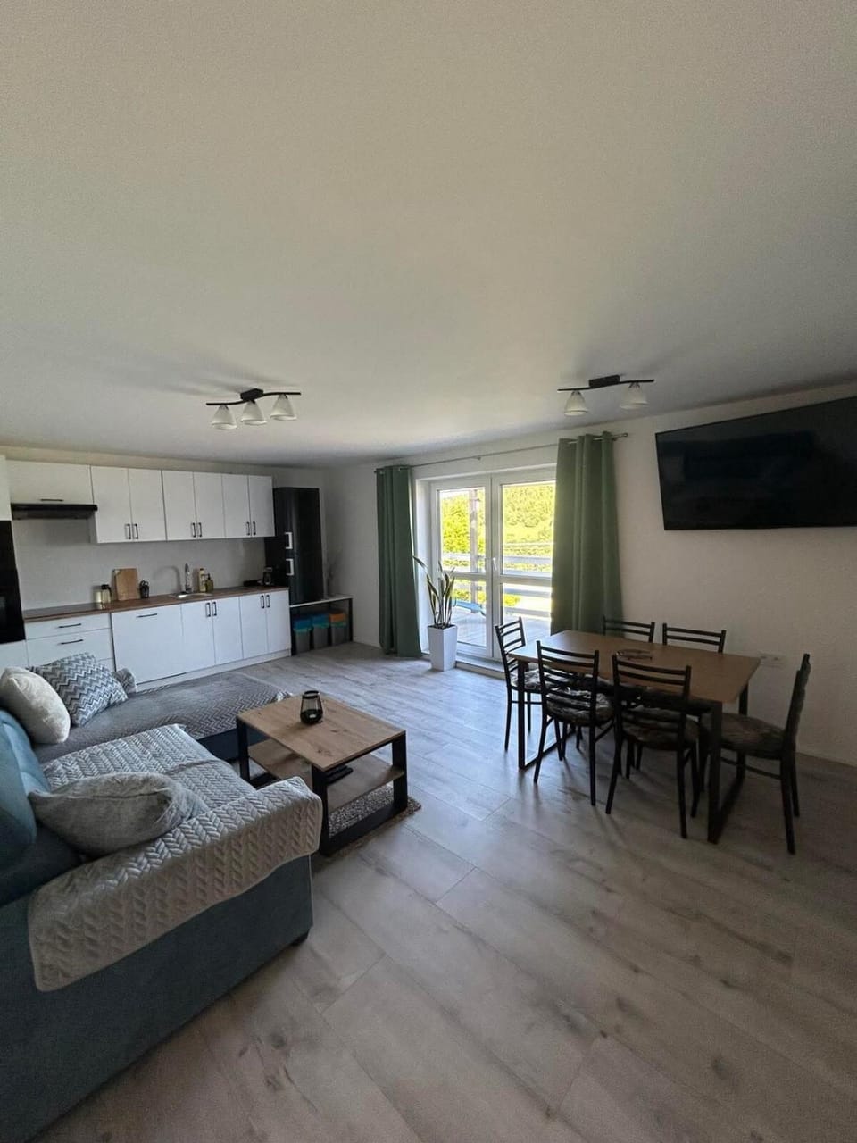 TV and multimedia, Kitchen or kitchenette, Living room, Dining area