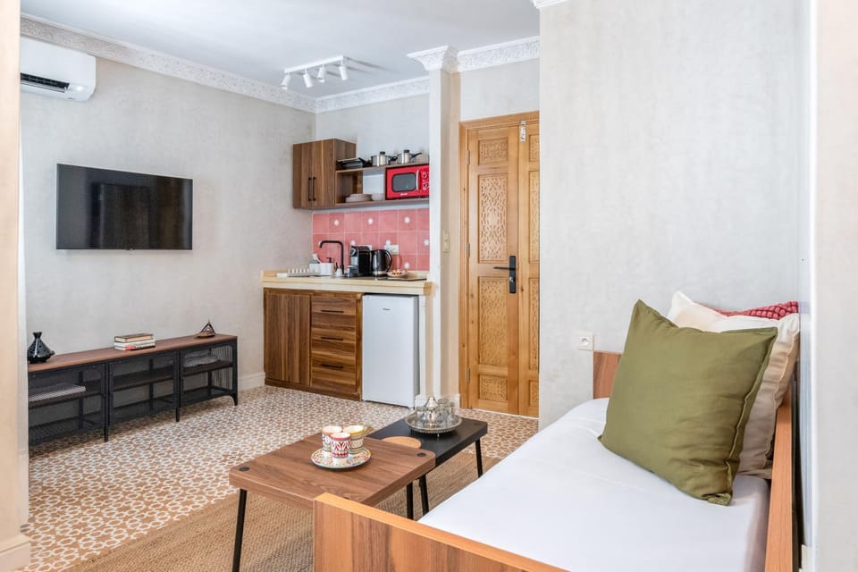 TV and multimedia, Kitchen or kitchenette, minibar, oven, air conditioner