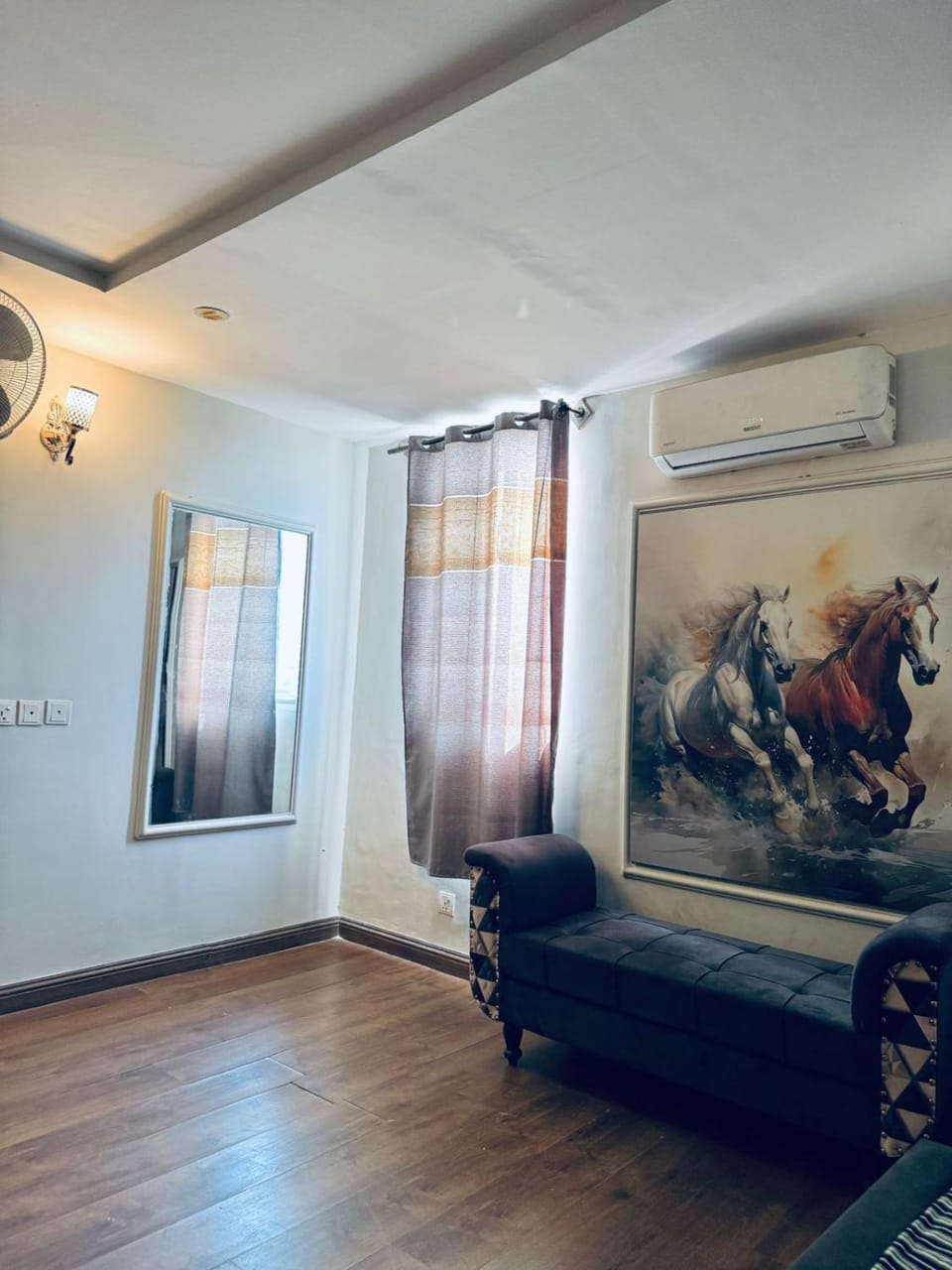 Photo of the whole room, Seating area, air conditioner