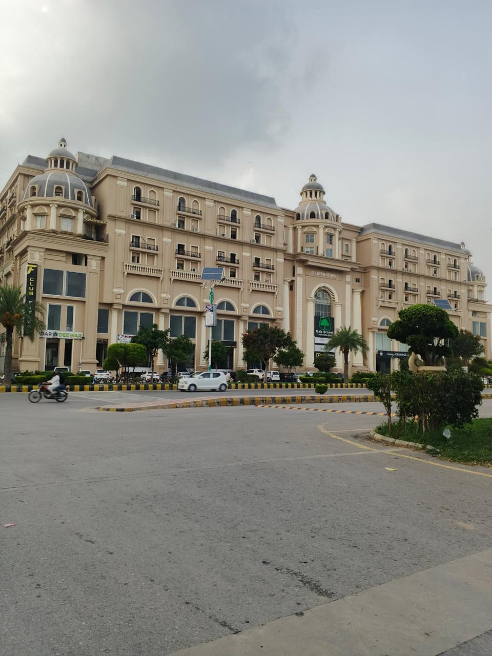 Property building, Day, Landmark view, Location, Parking