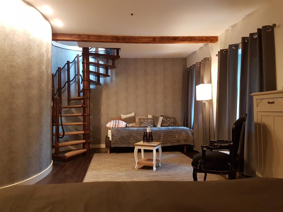 Seating area, Bedroom