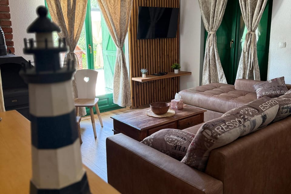 Bed, TV and multimedia, Living room, Seating area