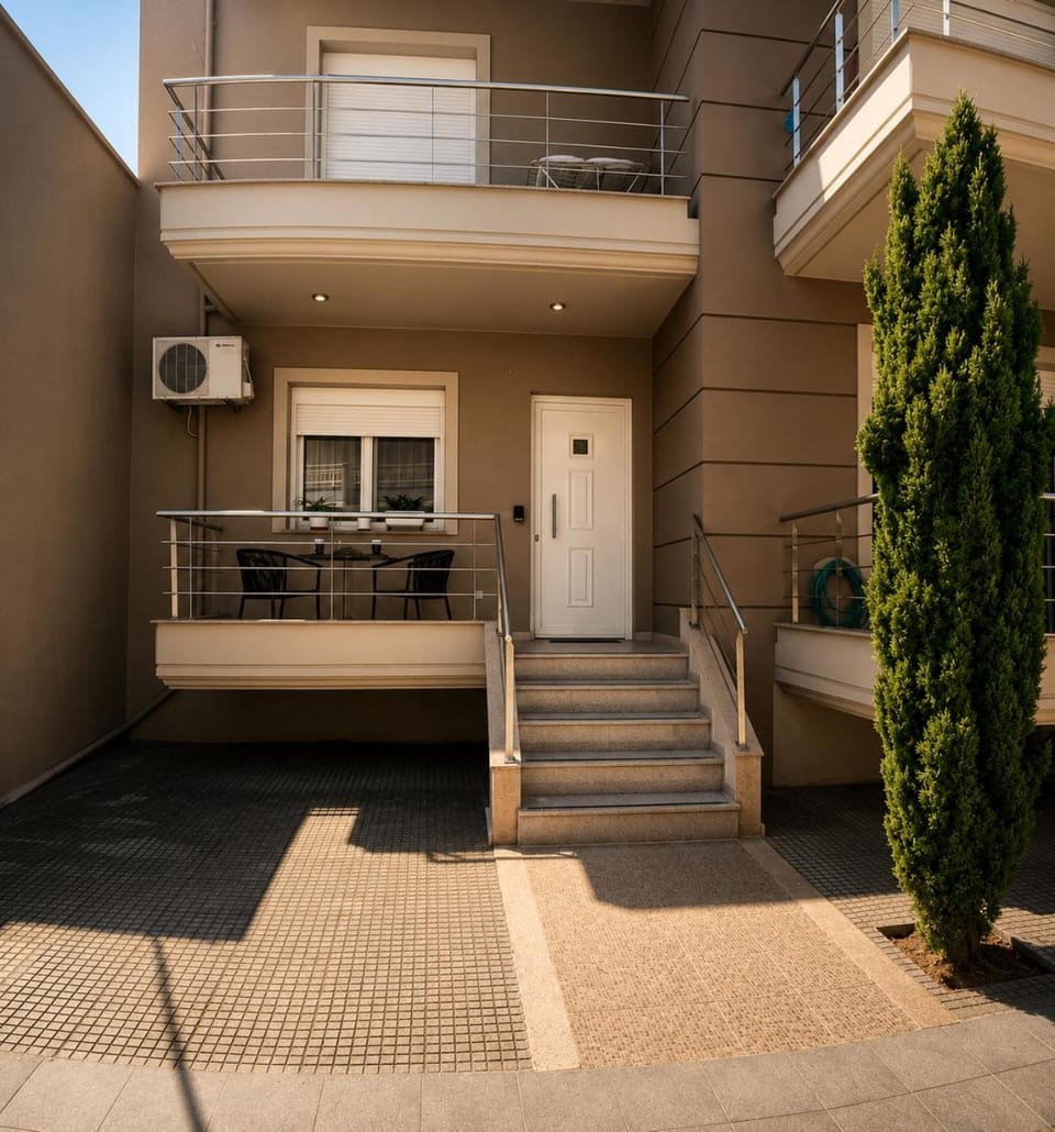 Facade/entrance, Balcony/Terrace