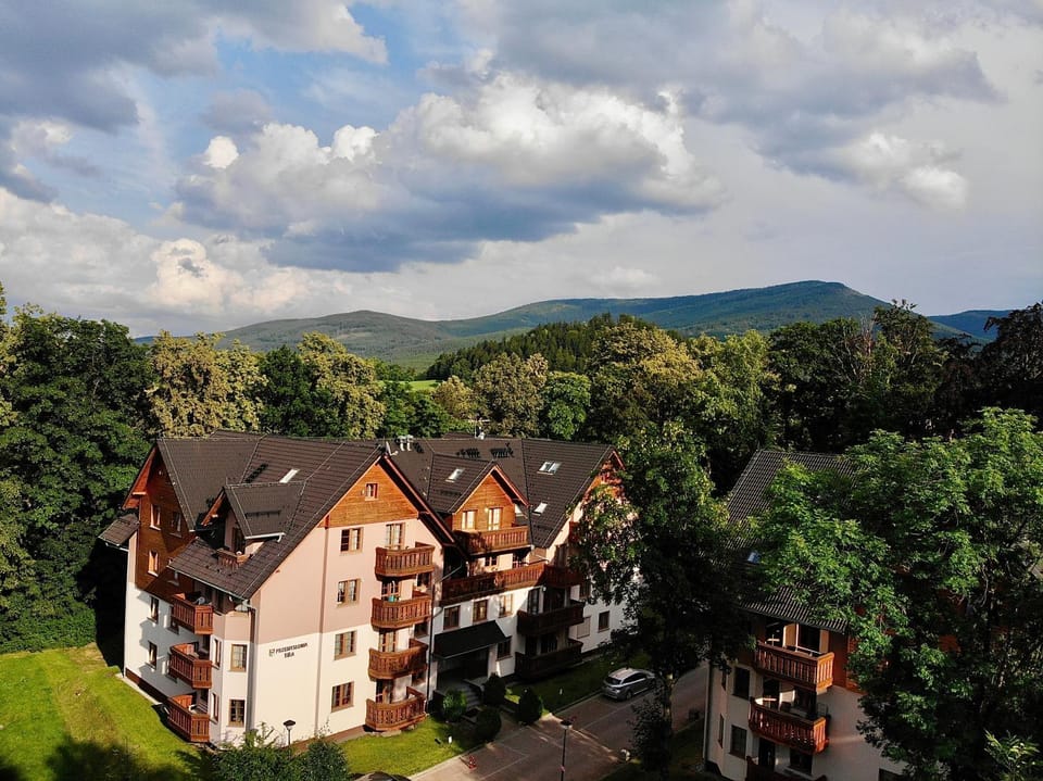 Property building, Day, Natural landscape, Bird's eye view, Mountain view