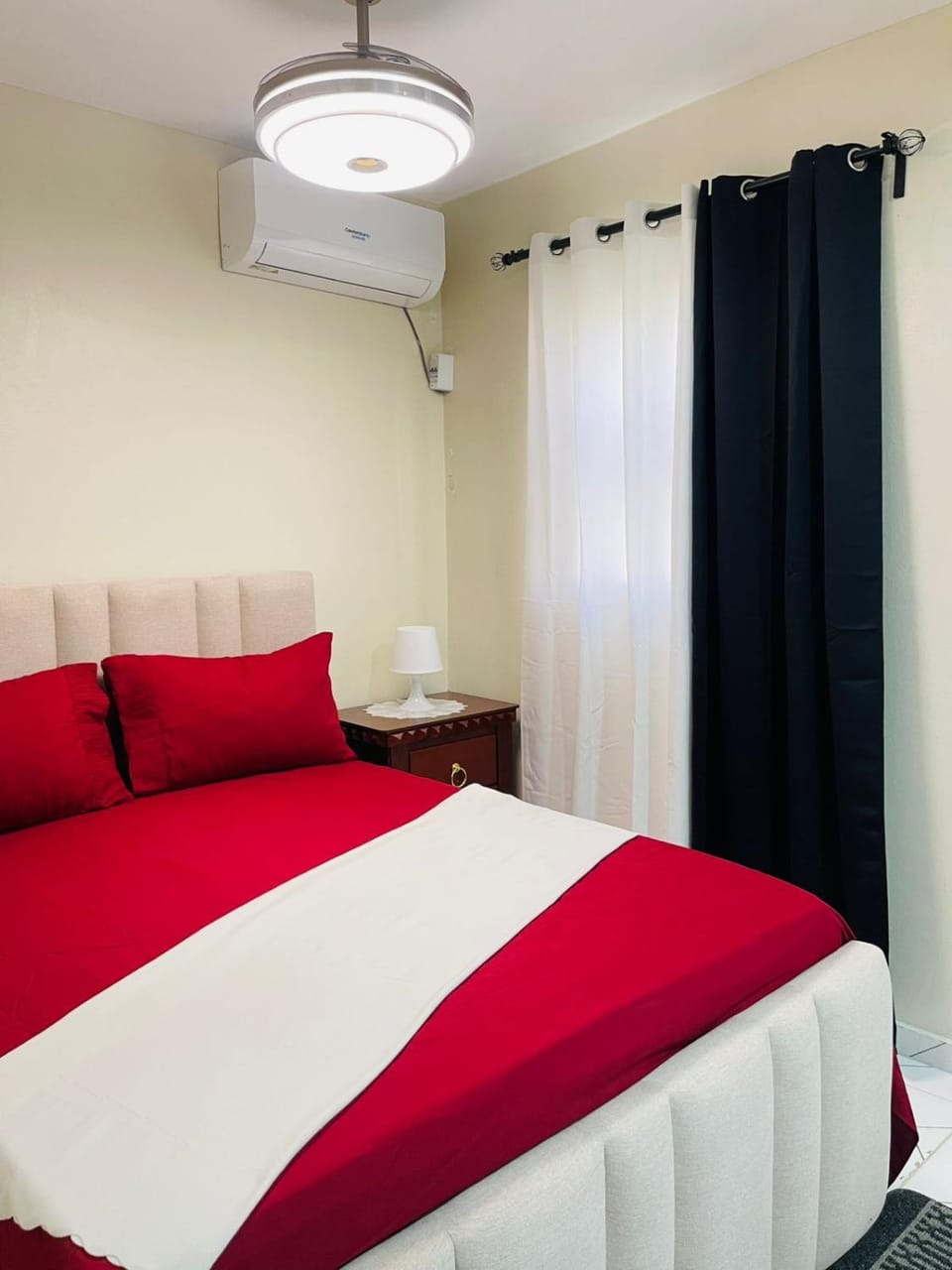 Bed, Photo of the whole room, Bedroom, air conditioner