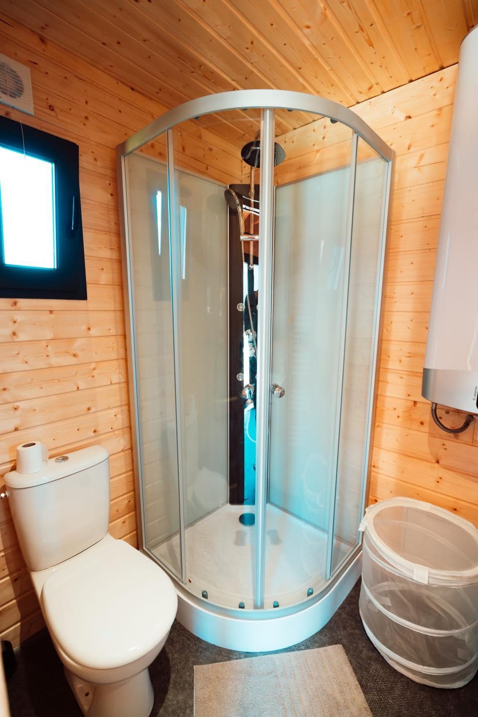 Chez Seb et Lilou - Chalet Tiny House - piscine partagée - parking - proche Mulhouse House in Grand Est