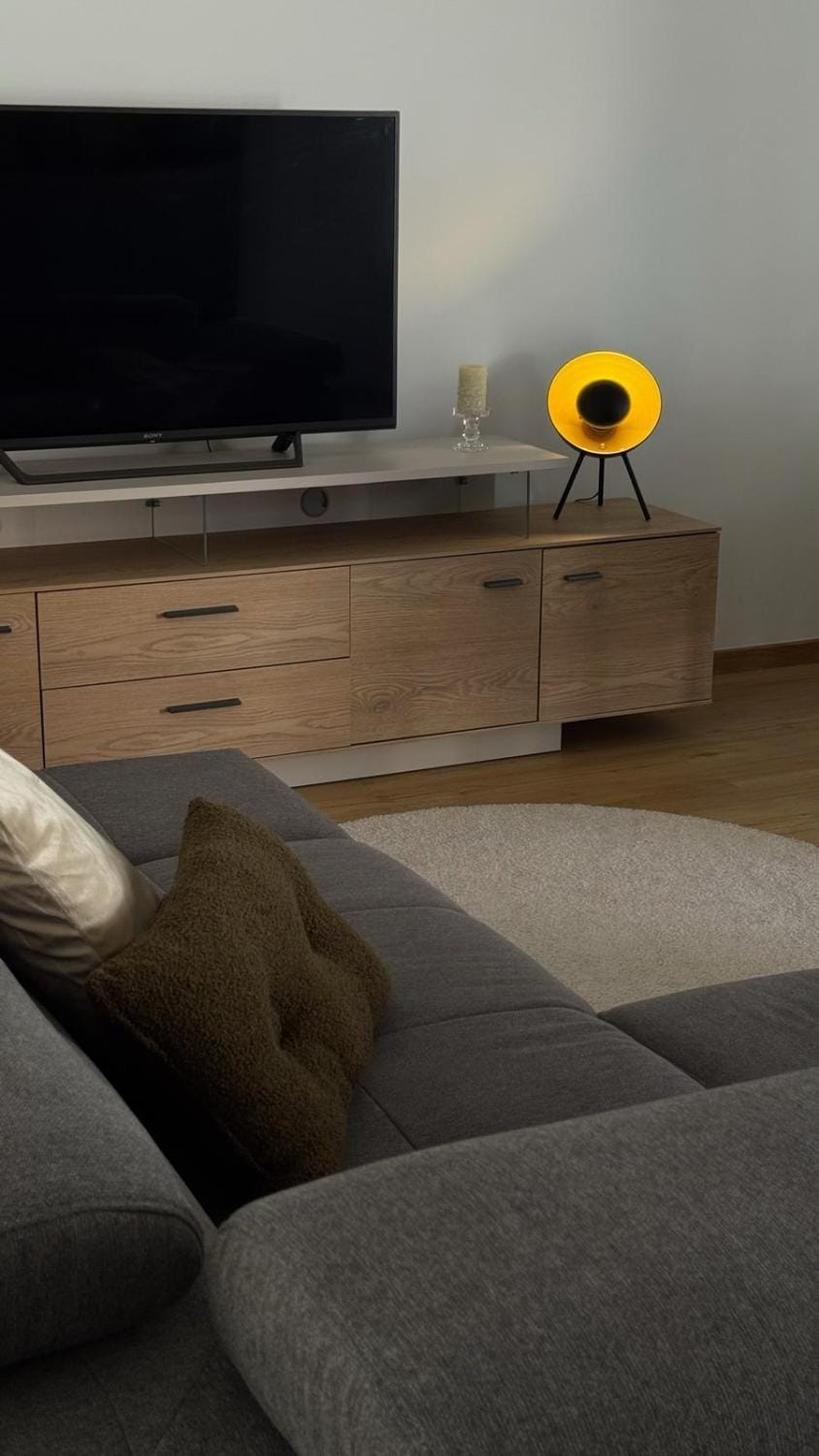 Communal lounge/ TV room, TV and multimedia, Living room, Seating area, Evening entertainment