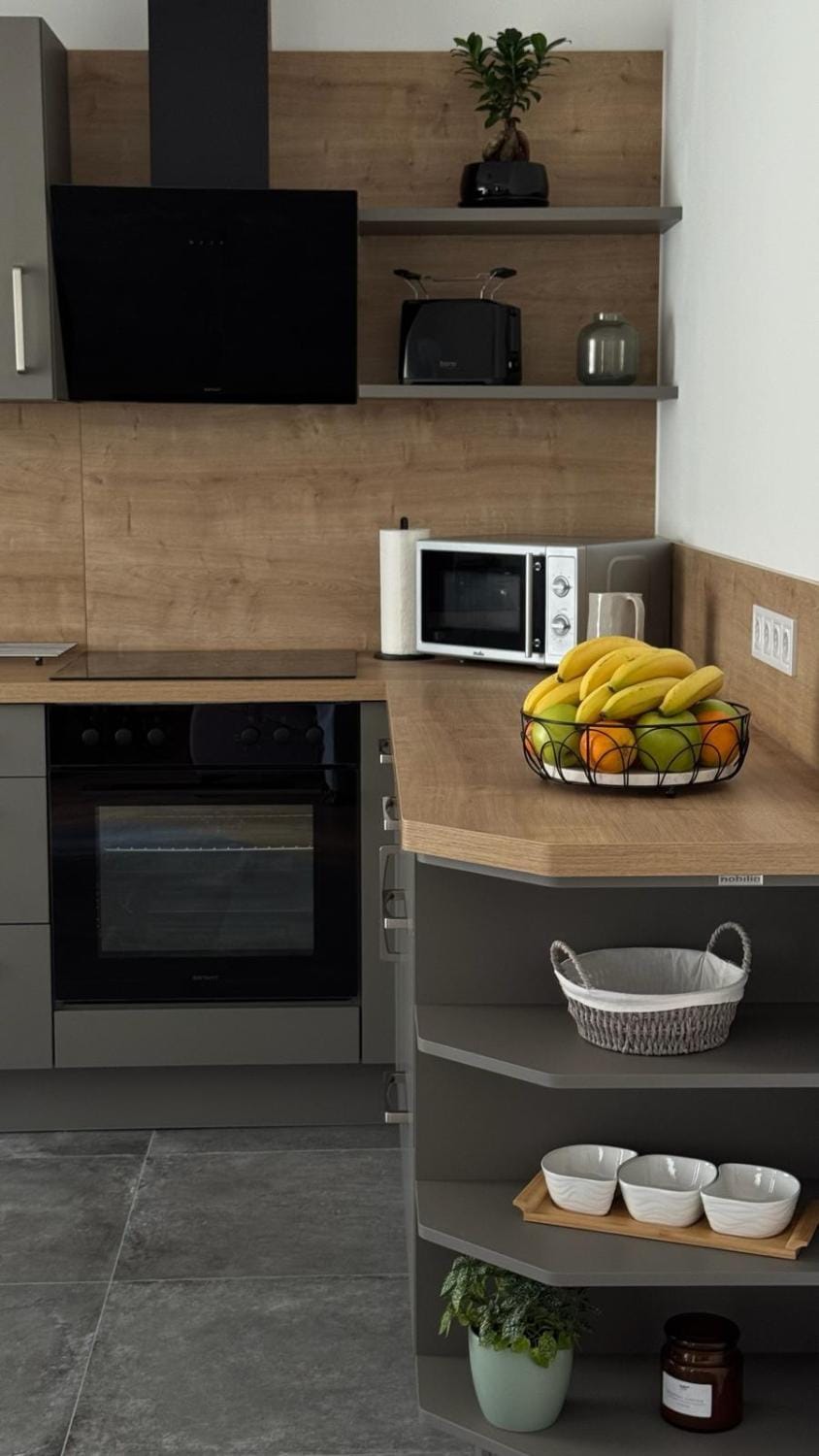 Food and drinks, stove, toaster
