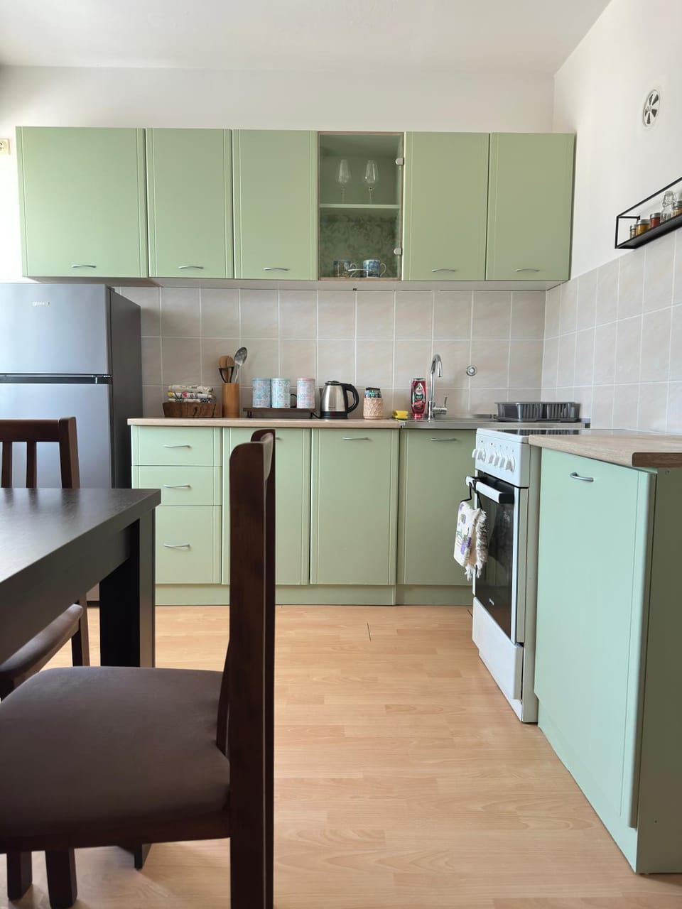 Kitchen or kitchenette, Dining area