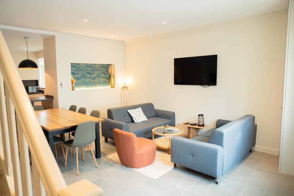 Communal lounge/ TV room, TV and multimedia, Living room