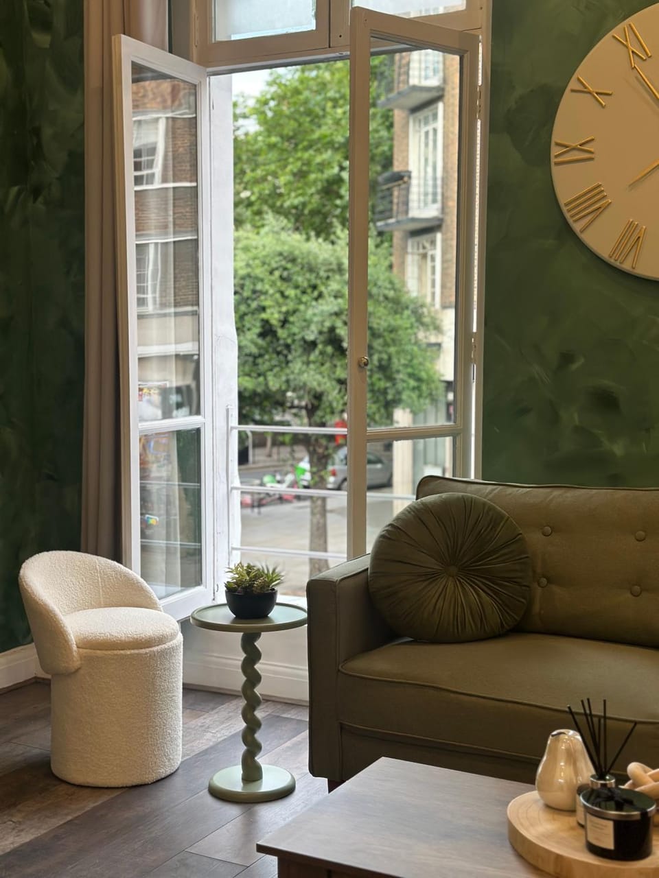 Living room, Seating area