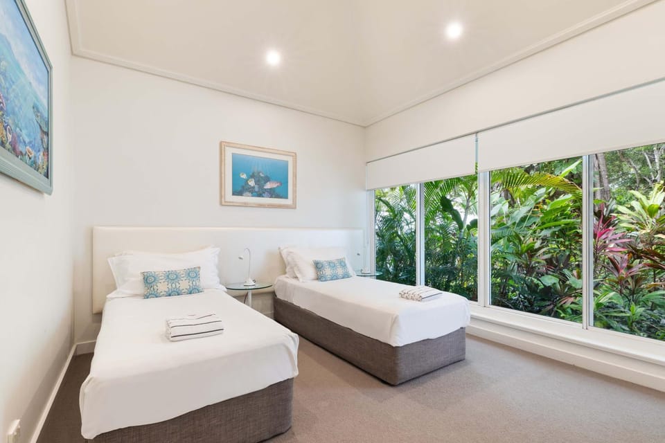 Mirage Resort Villa 120 with access to Sheraton Facilities Villa in Port Douglas