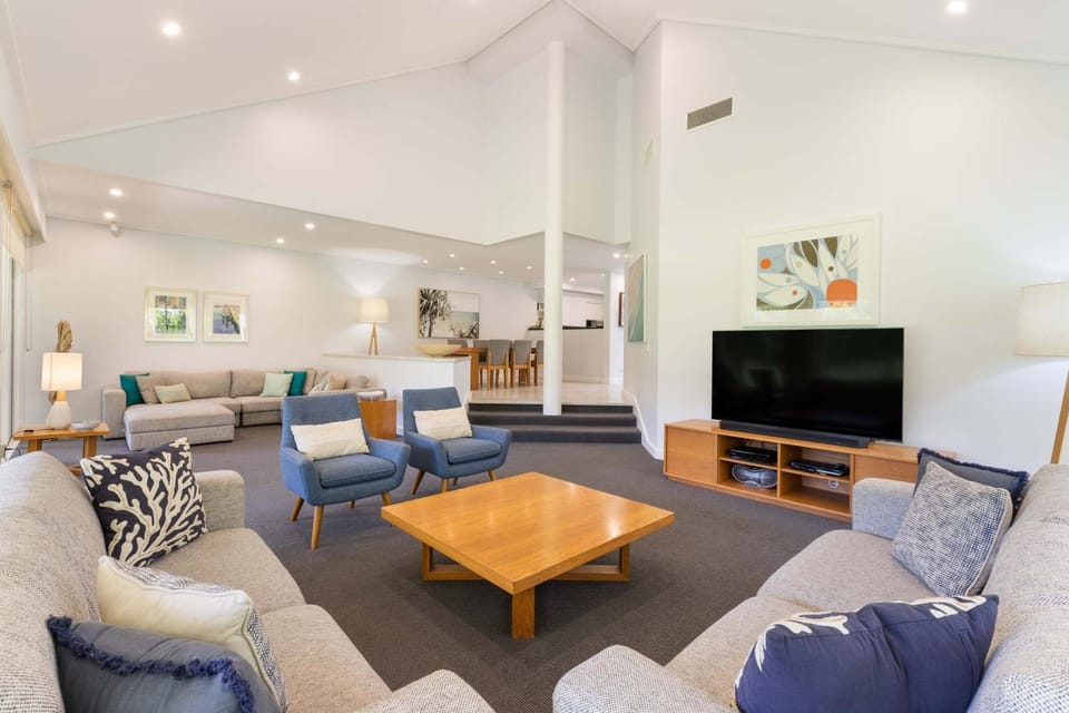 Mirage Resort Villa 122 with access to Sheraton Facilities Villa in Port Douglas