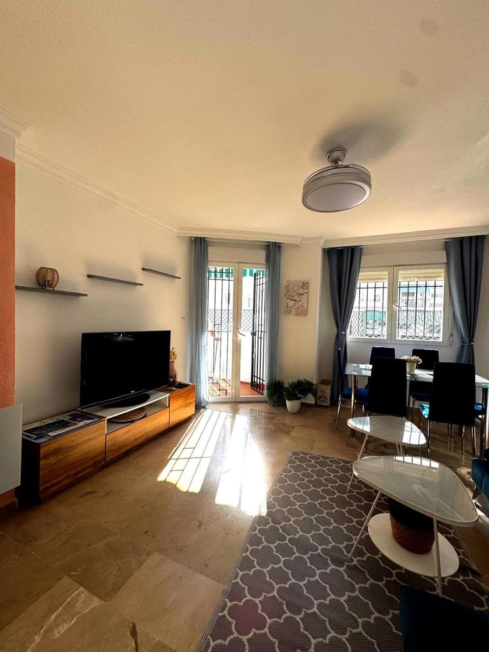 Communal lounge/ TV room