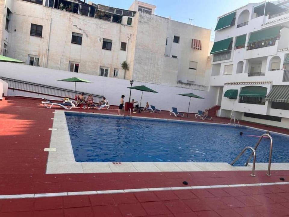 Pool view, Swimming pool, sunbed