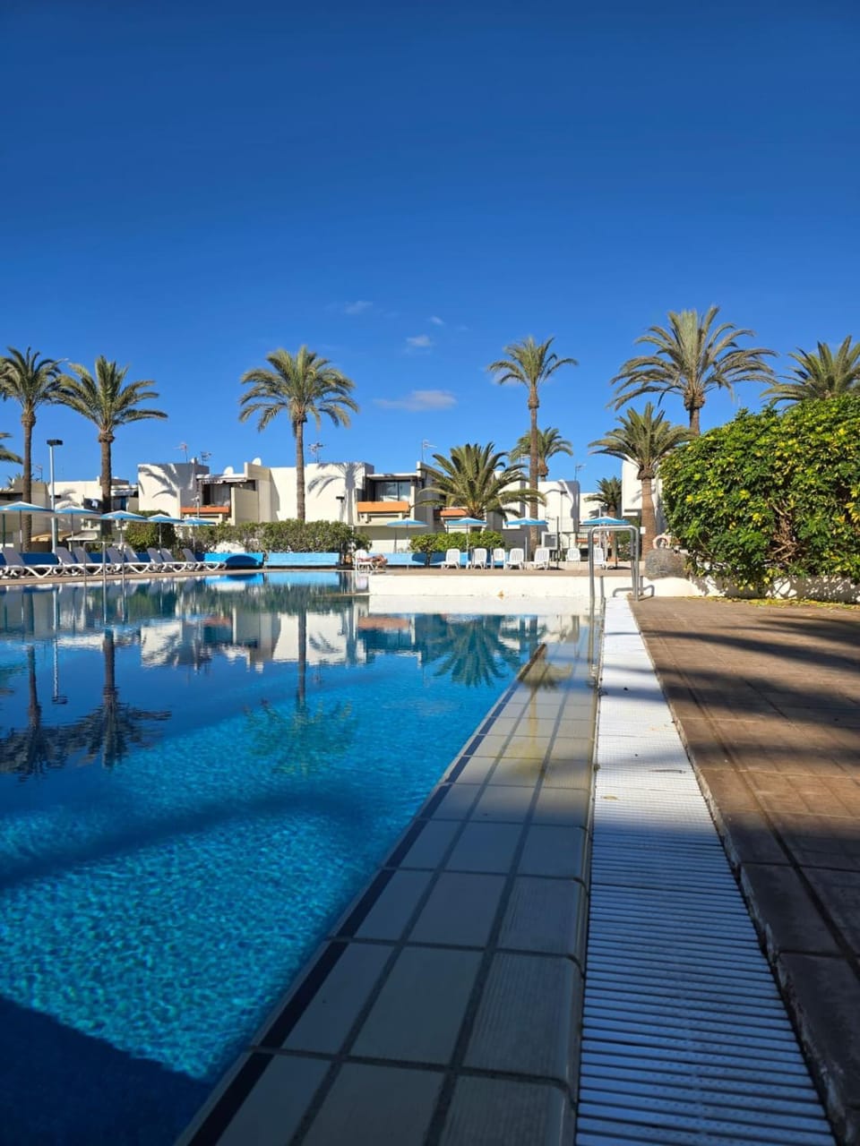 Tenerife South SUNNY Terrace with VIEW and BiG POOL AirCon DW Apartment in Abona