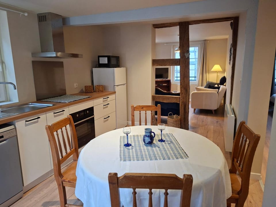 Kitchen or kitchenette, Dining area, dishwasher, oven, stove