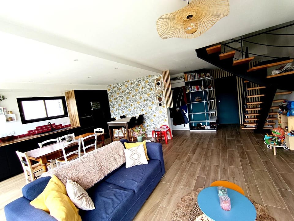 Communal lounge/ TV room, Library, TV and multimedia, Living room